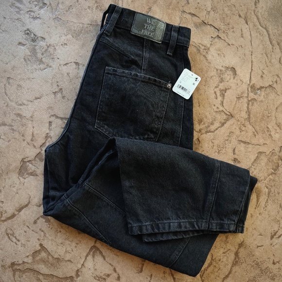 NWT We The Free Good Luck Mid-Rise Barrel Jeans in Black - Picture 2 of 6